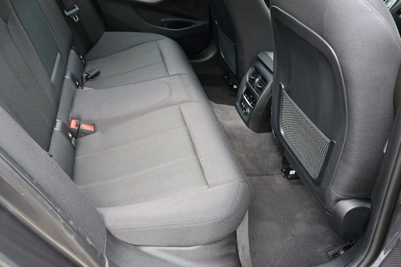 Fahrzeugabbildung BMW 318 Baureihe 3 Lim. 318 d Advantage