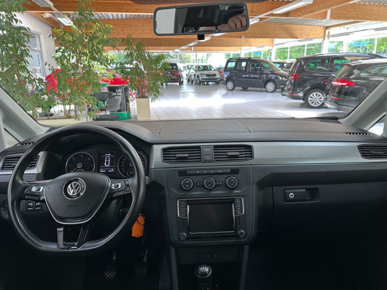 Fahrzeugabbildung Volkswagen Caddy Kombi Trendline BMT 4Motion
