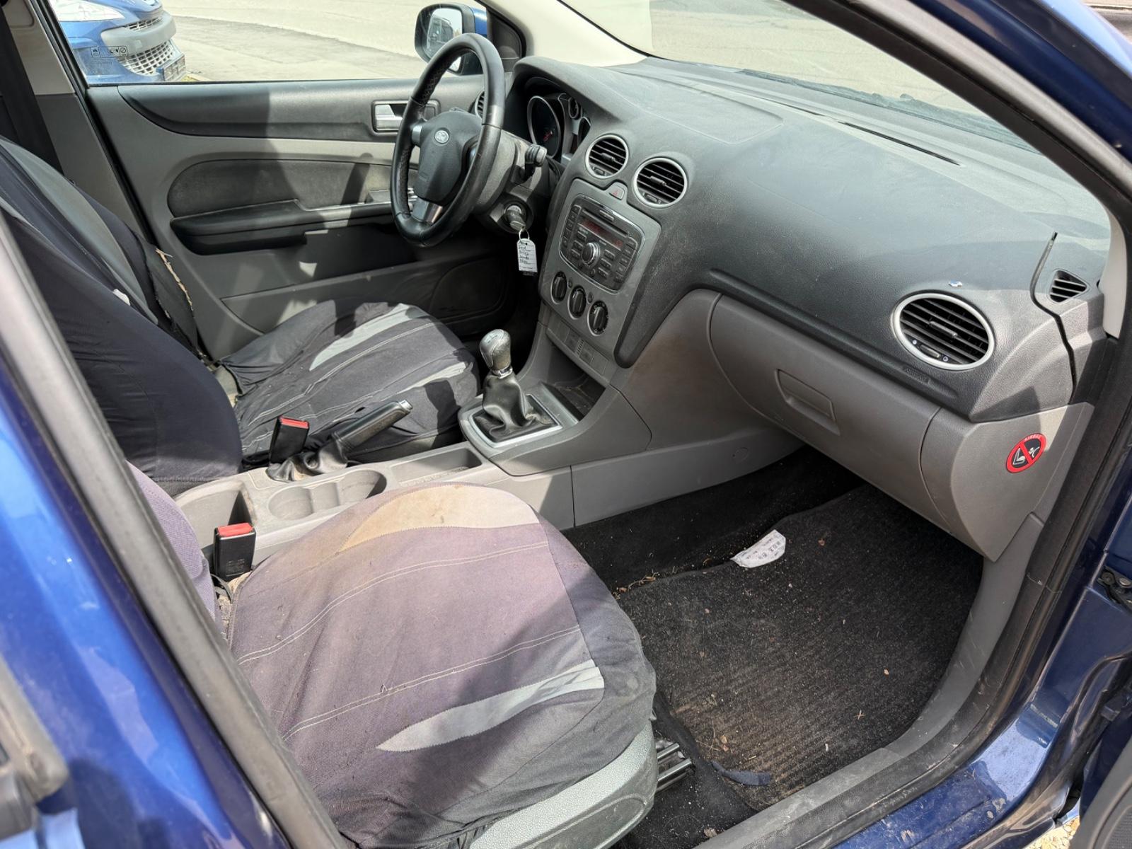 Ford Focus 2009 — photo 14