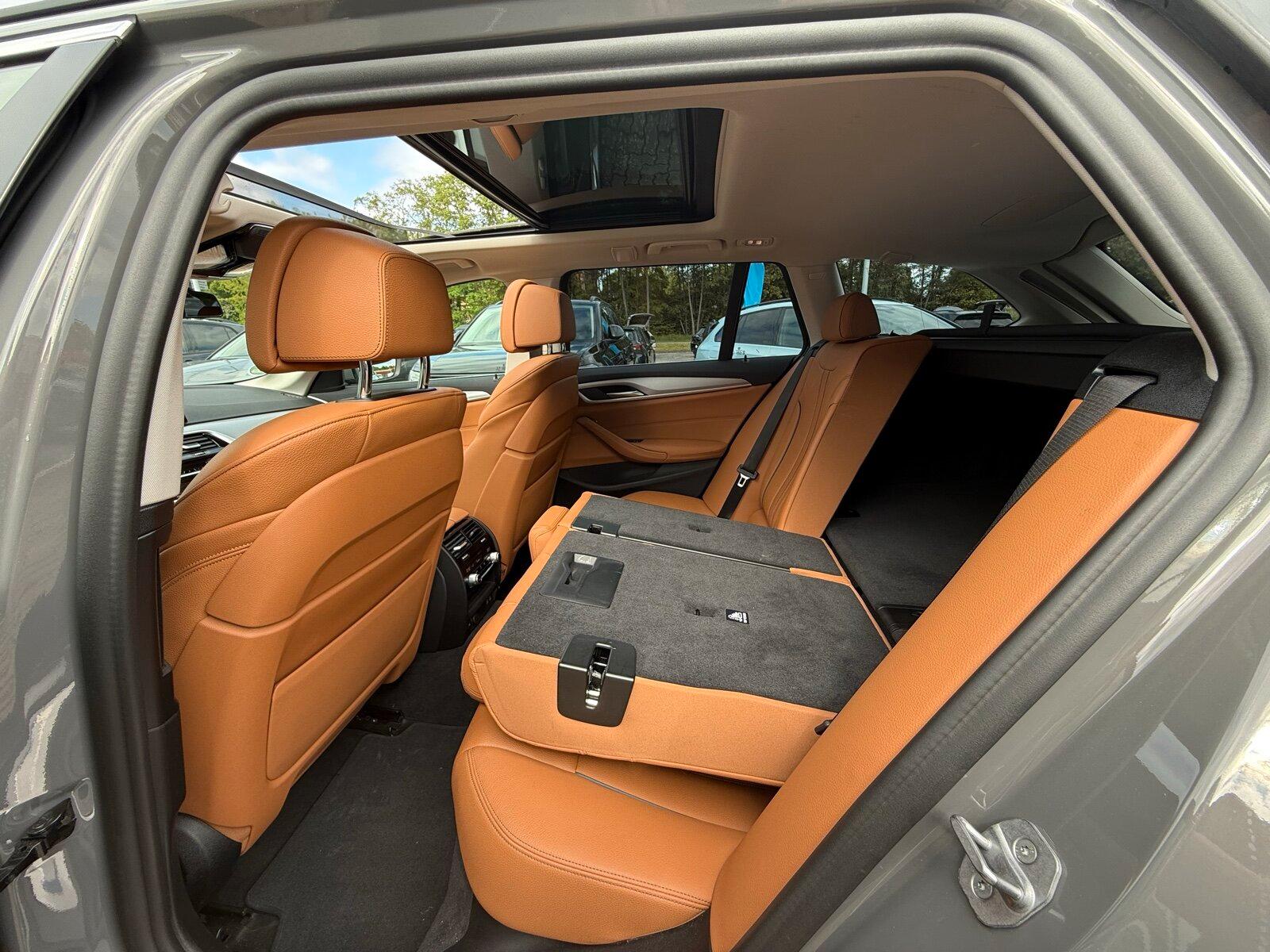 BMW 5er - 530 d Mild Hybrid PANO Leder AHK NAVI LED 