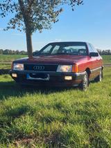 Audi 100 CD 5 Zylinder 2.2 Liter H Kennzeichen  - Audi 100 mit Benzin-Antrieb: Limousine, Zylinder