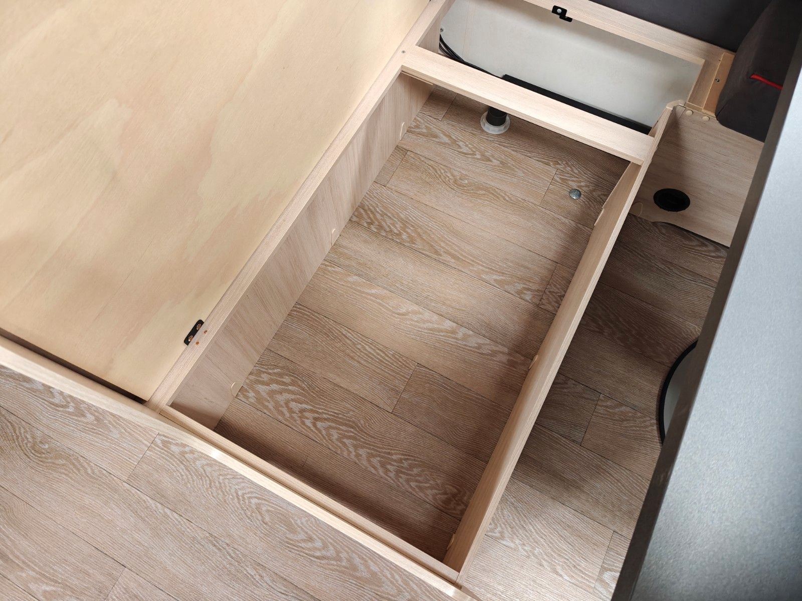Fahrzeugabbildung Hobby De Luxe Edition 650 KMFe - Etagenbetten, 2x Sitz