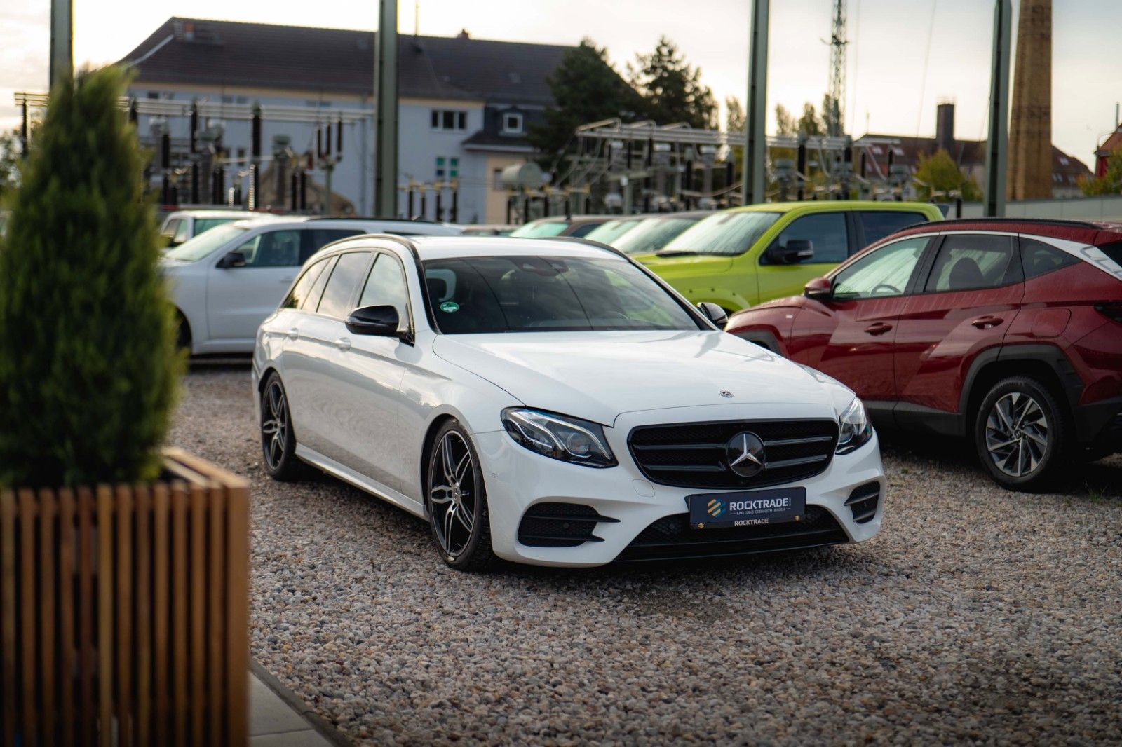 Fahrzeugabbildung Mercedes-Benz E 220d AMG Night-Paket | ACC | LED | Widescreen