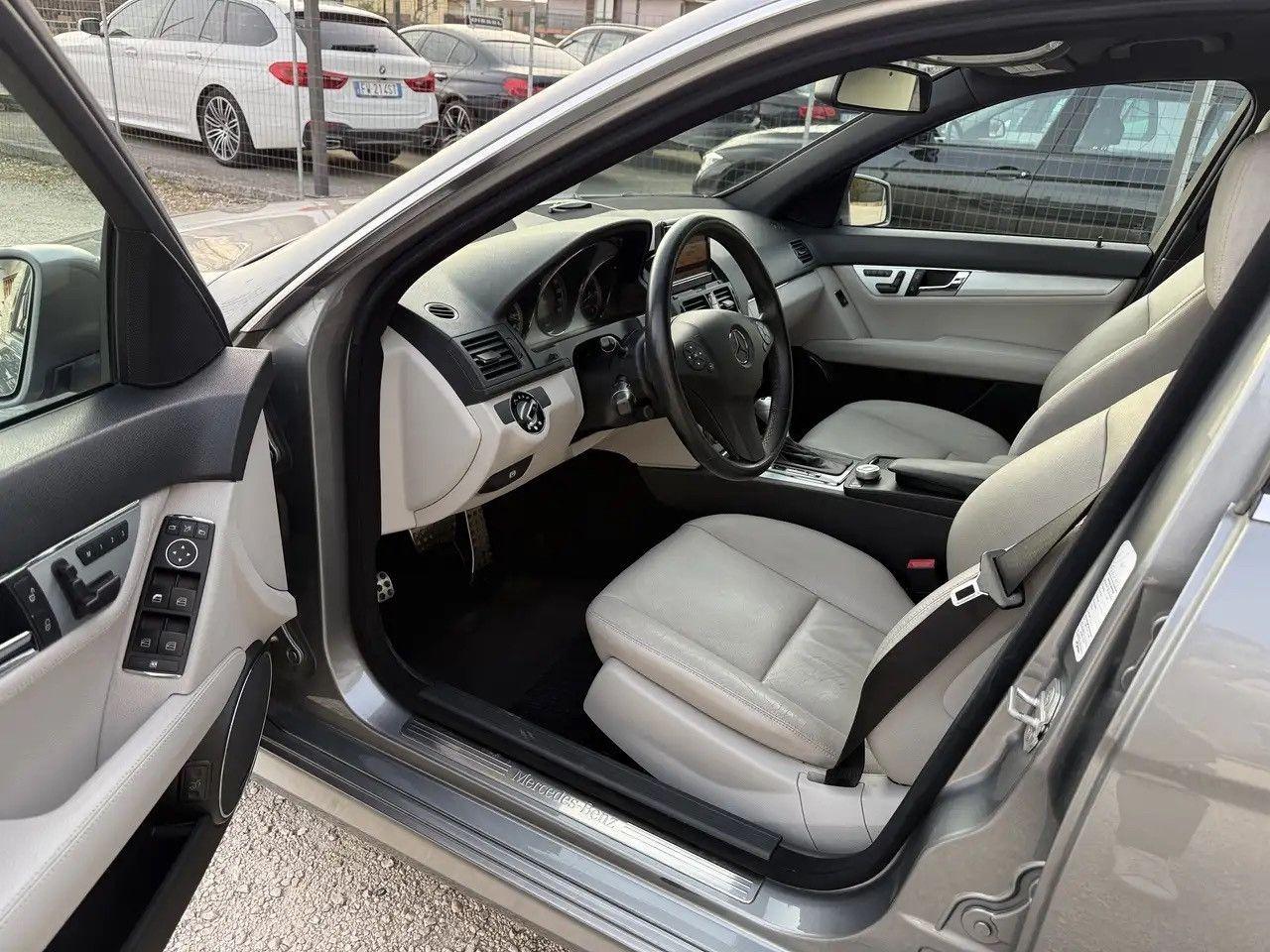 Mercedes-Benz C350 2008 — photo 10