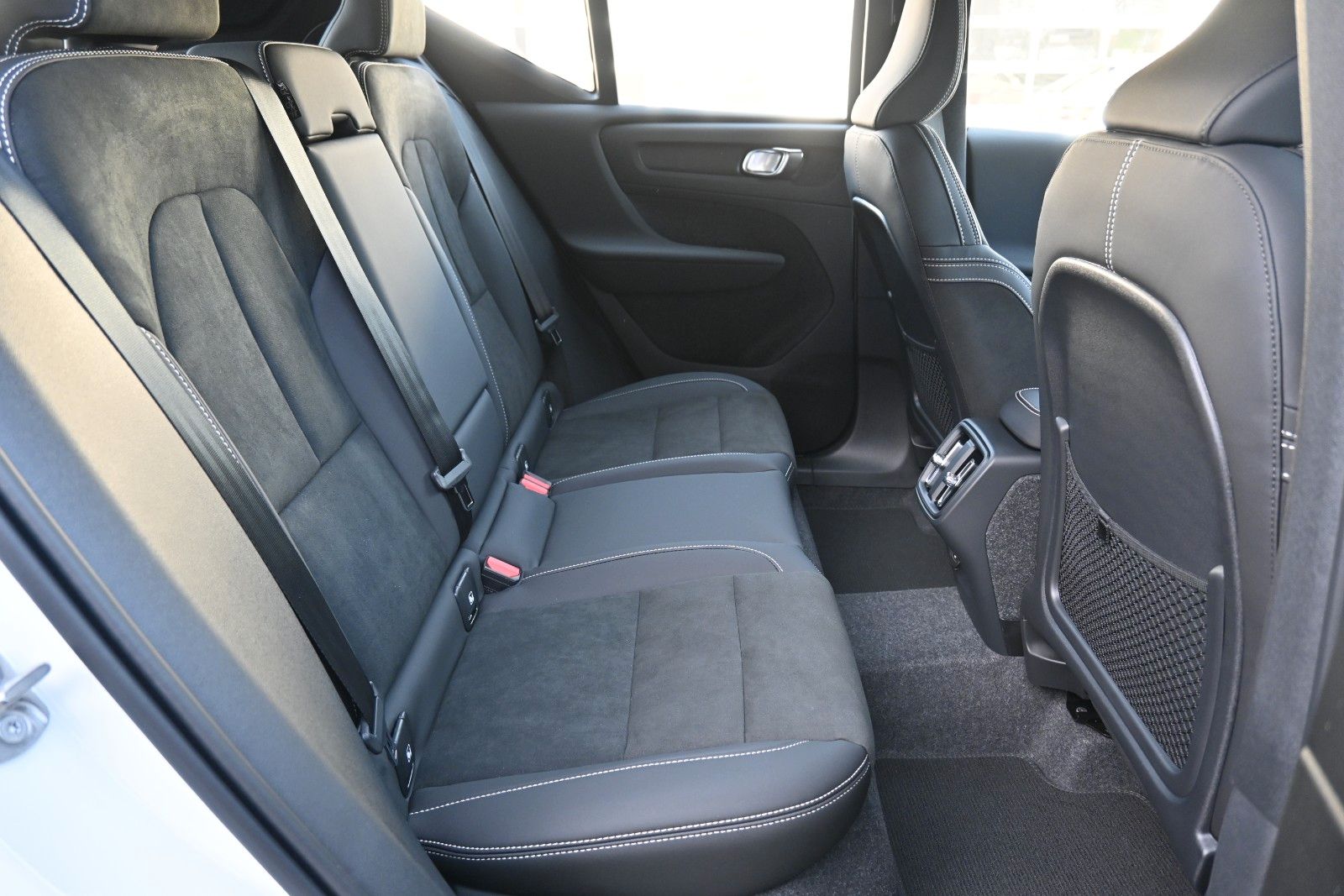 Fahrzeugabbildung Volvo XC40 B3 DKG Plus Dark*FSHZG*RFK*BLIS*ACC