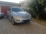 Mercedes-Benz ML 280 CDI 4MATIC - - Mercedes-Benz ML 280 mit Diesel-Antrieb