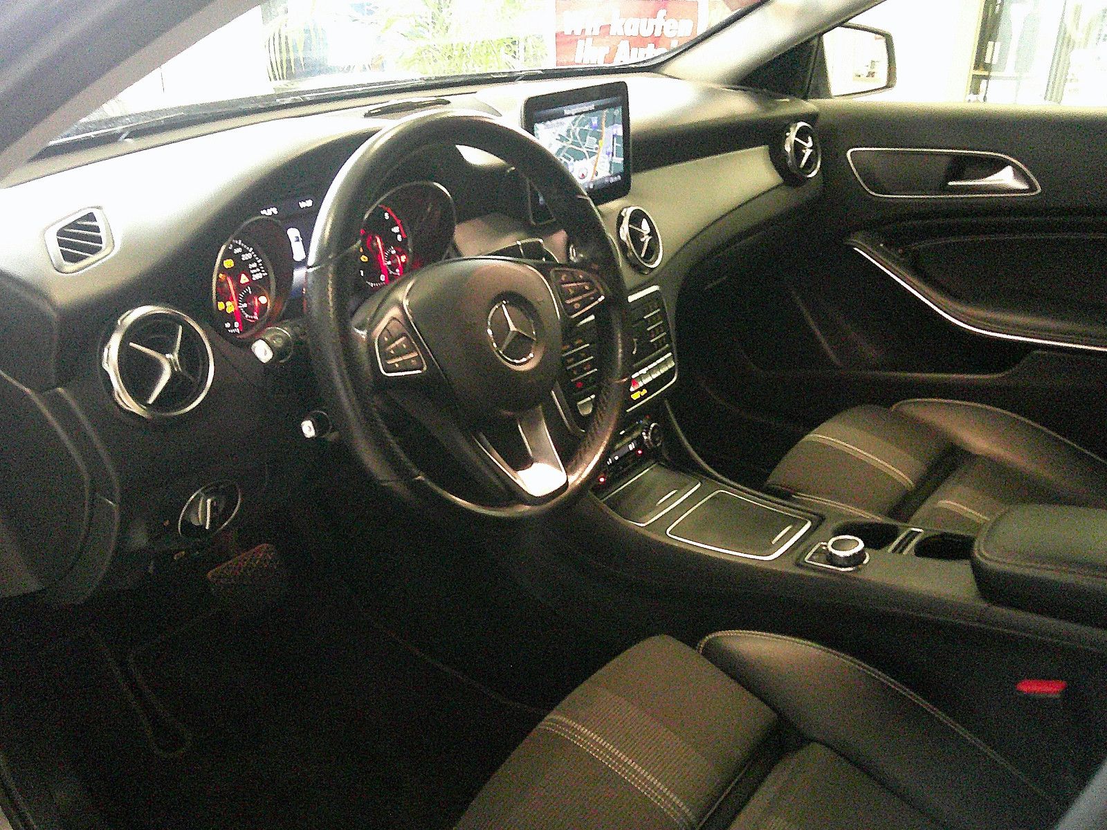 Fahrzeugabbildung Mercedes-Benz GLA 220 CDI / d 4Matic / LED / NAVI / KAMERA