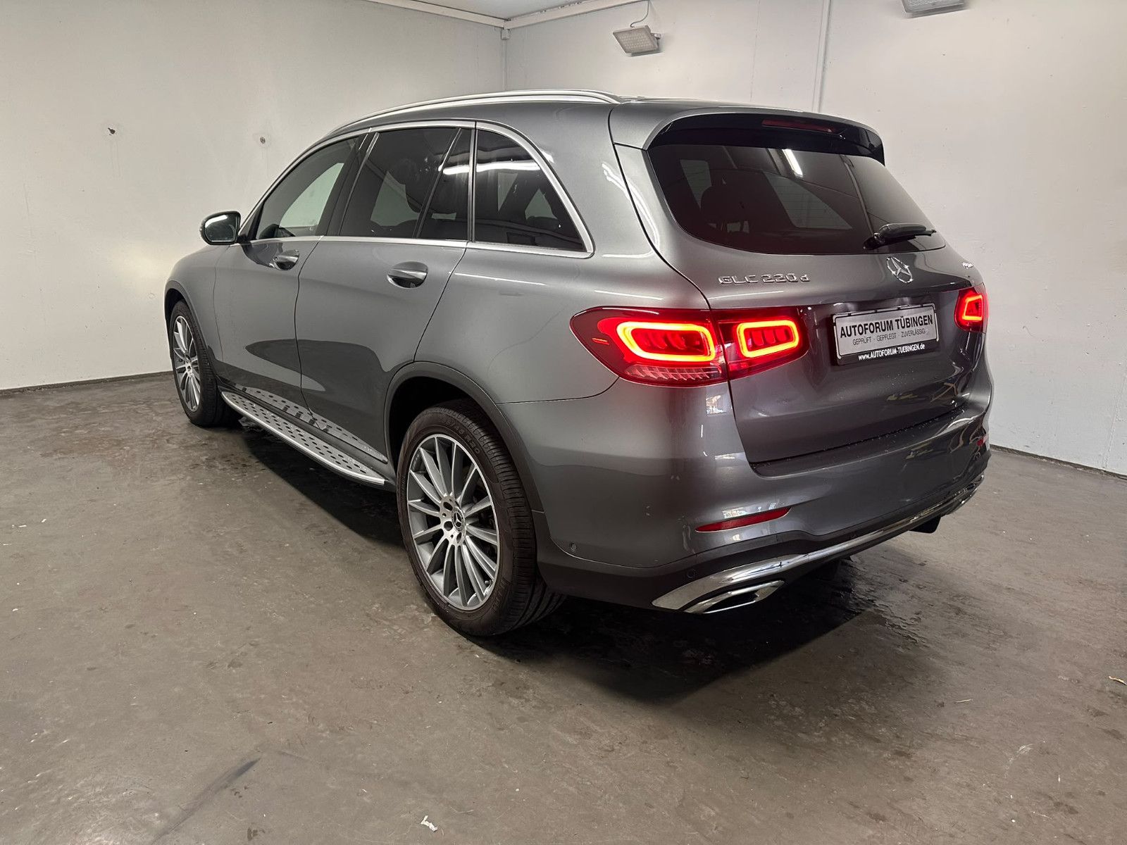 Fahrzeugabbildung Mercedes-Benz GLC 220 d 4MATIC AMG*PANO*360*HUD*AHK*DISTRO