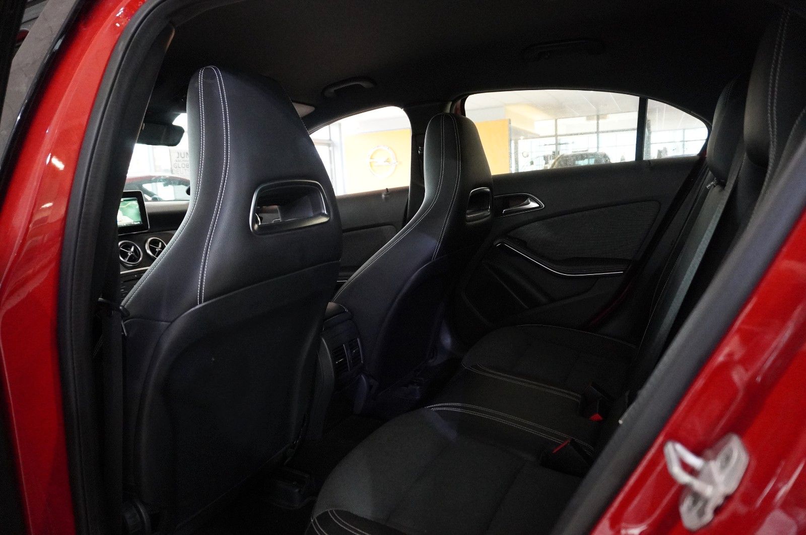Fahrzeugabbildung Mercedes-Benz A 200 LIM. AMG LINE NAVI/LED/KAMERA/SPORT/SH/AHK