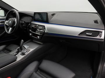 Fahrzeugabbildung BMW 530d xD M Sport Panorama Kamera H/K Alarm 19Zoll