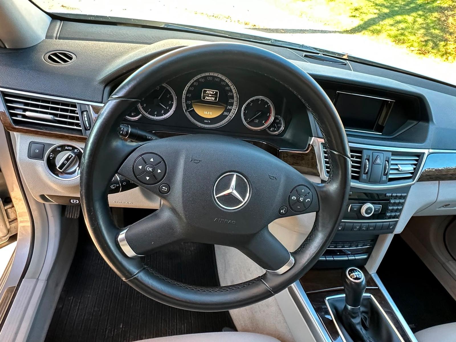 Mercedes-Benz E220 2012 — photo 10