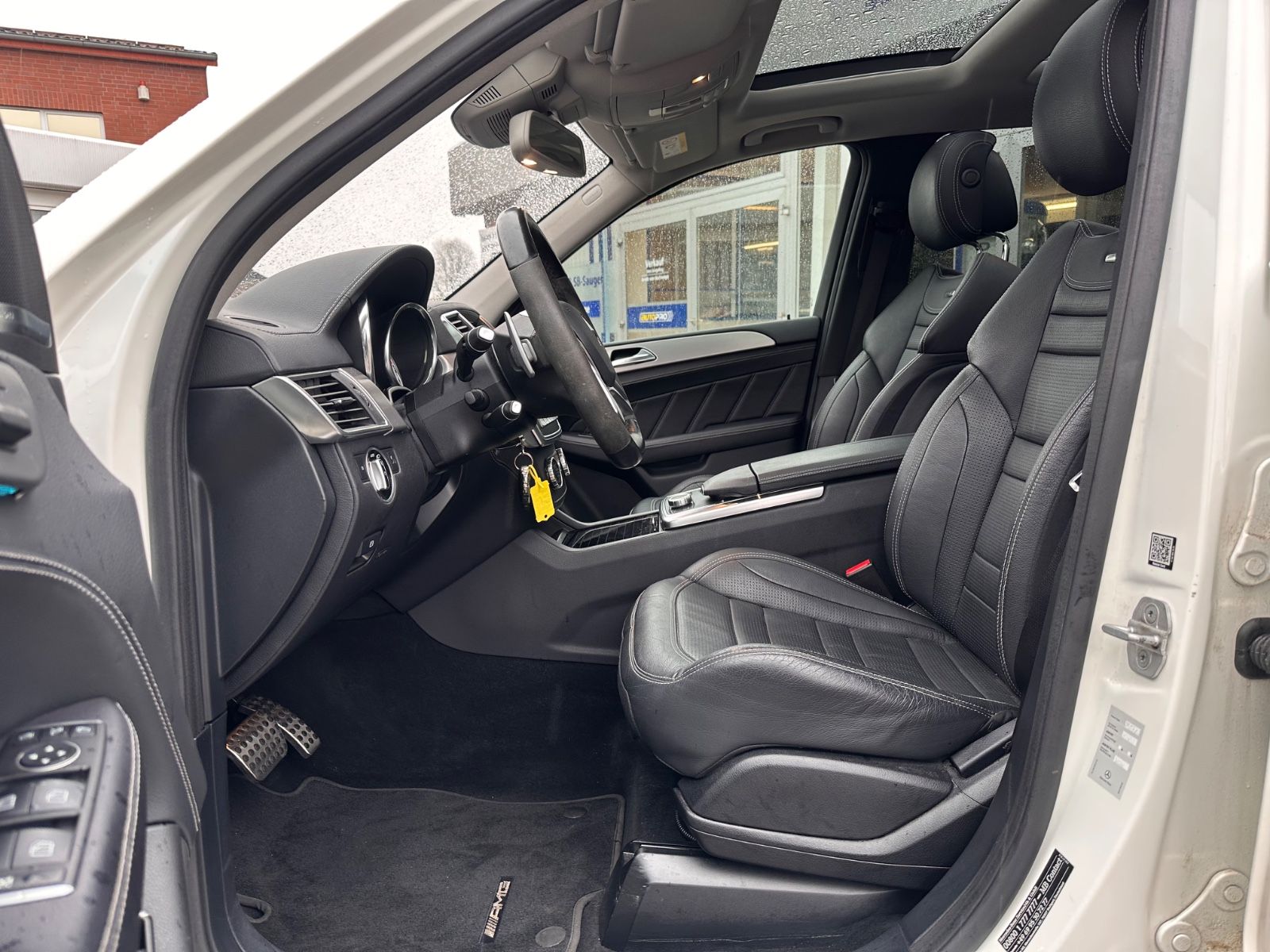 Fahrzeugabbildung Mercedes-Benz ML 63 AMG 4M Perform/AHK/Pano/Nachtsicht/21"/ACC