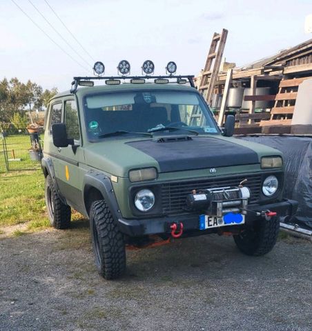 Lada Niva Jagdauto  TÜV7/25