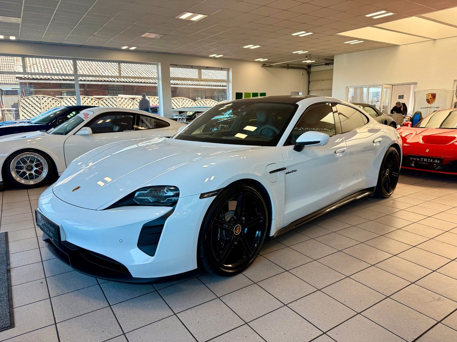 Fahrzeugabbildung Porsche Taycan GTS Panorama/ACC/21Zoll/Keyless