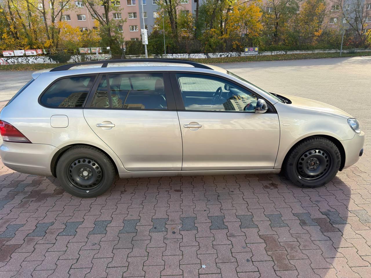 Volkswagen Golf 2012 — engine 1.598 cm³, 105 HP (77kW)
