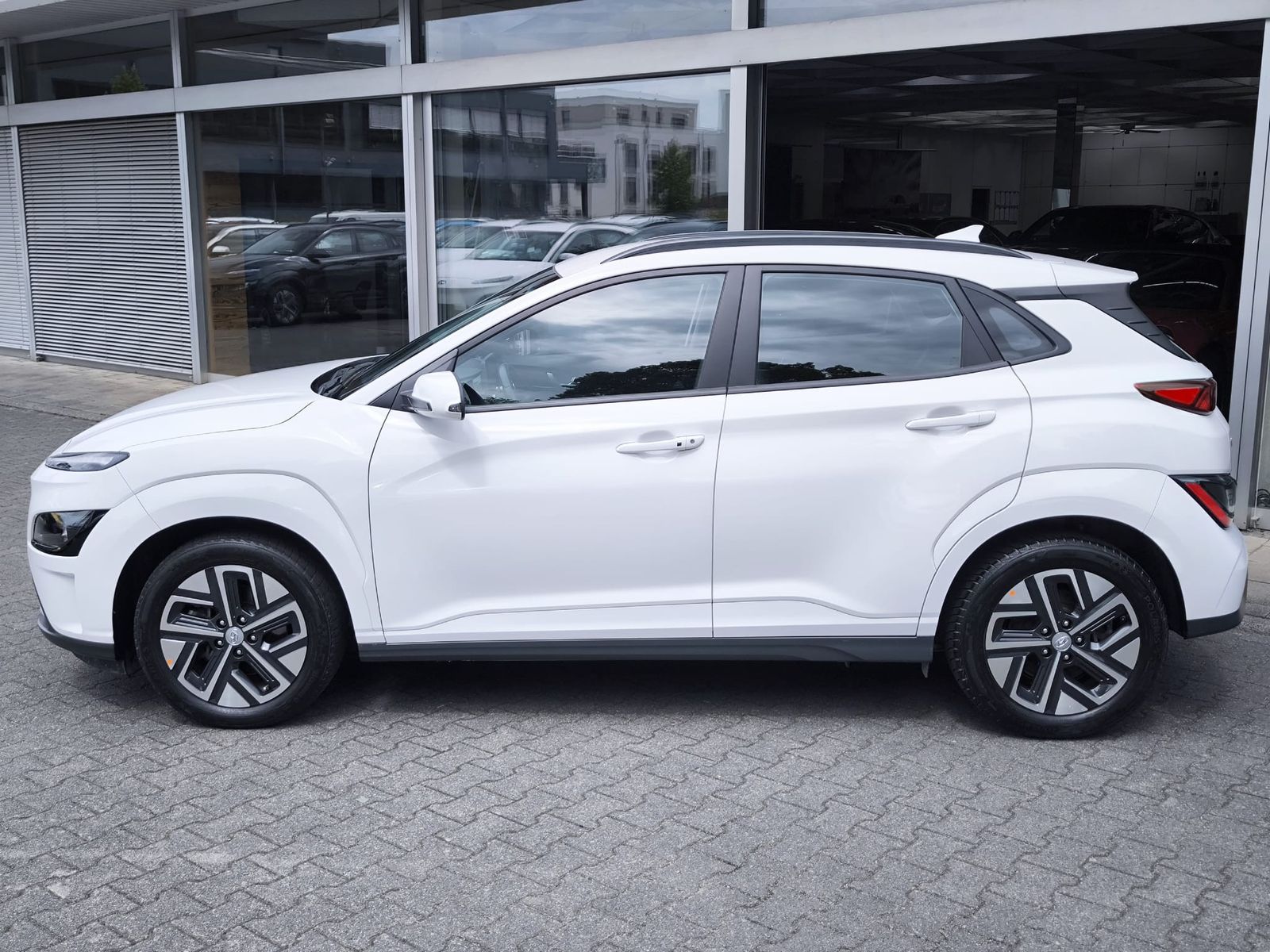 Fahrzeugabbildung Hyundai Kona Elektro Select SHZ+LHZ+KAMERA+ACC+DAB+