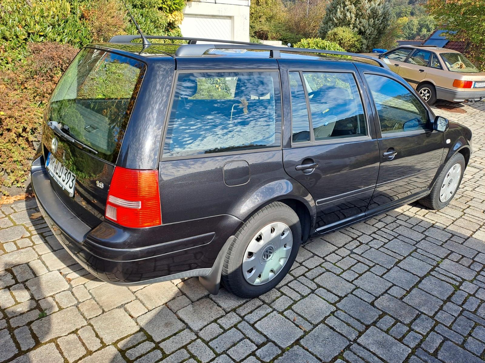 Volkswagen Golf 2004 — салон