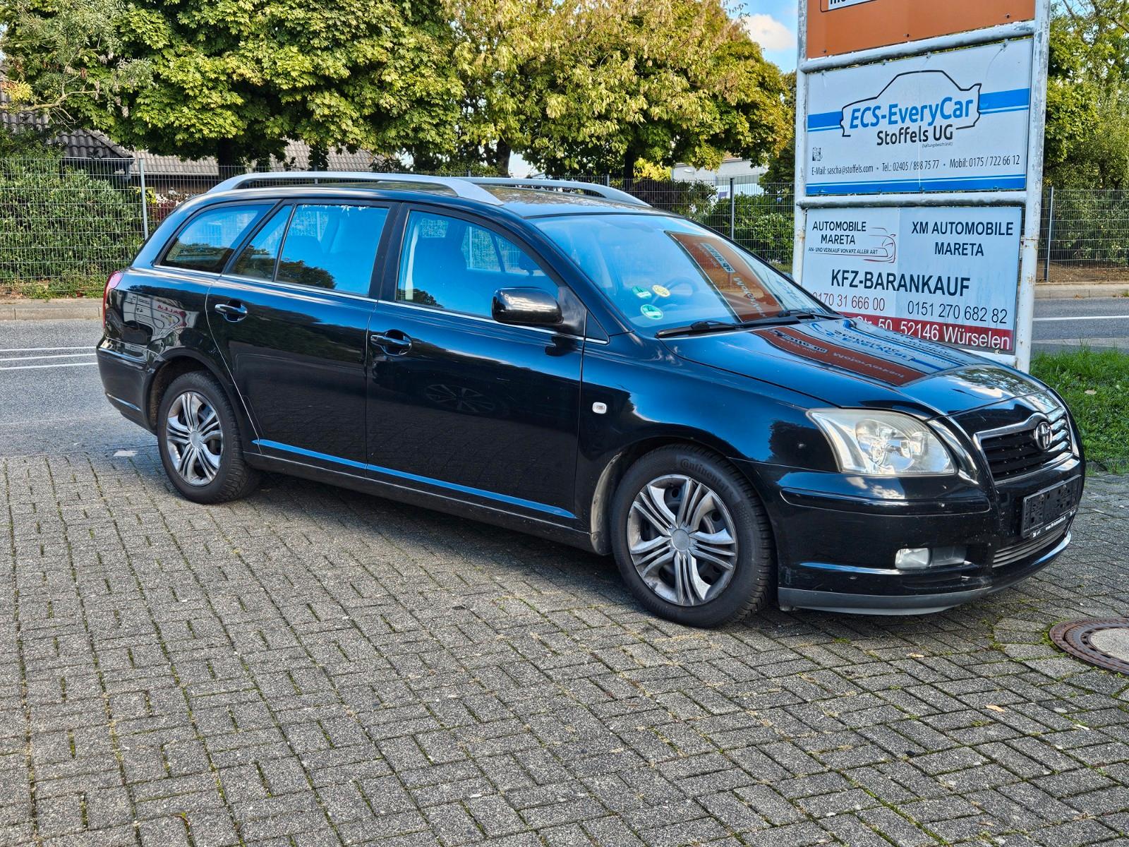 Toyota Avensis 2004 — rear view