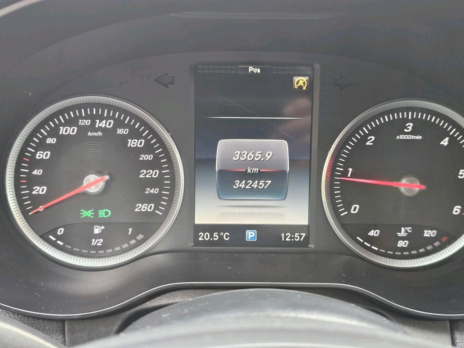 Mercedes-Benz C180 2015 — photo 12