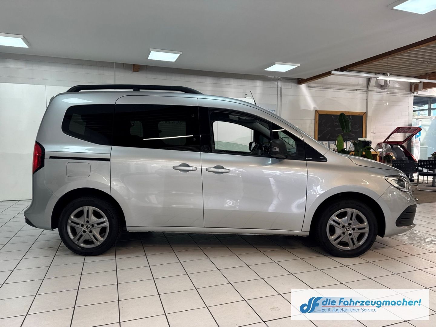 Fahrzeugabbildung Mercedes-Benz Citan Kombi 113 Tourer AHK DAB SHZ Totwi Spur.Ve