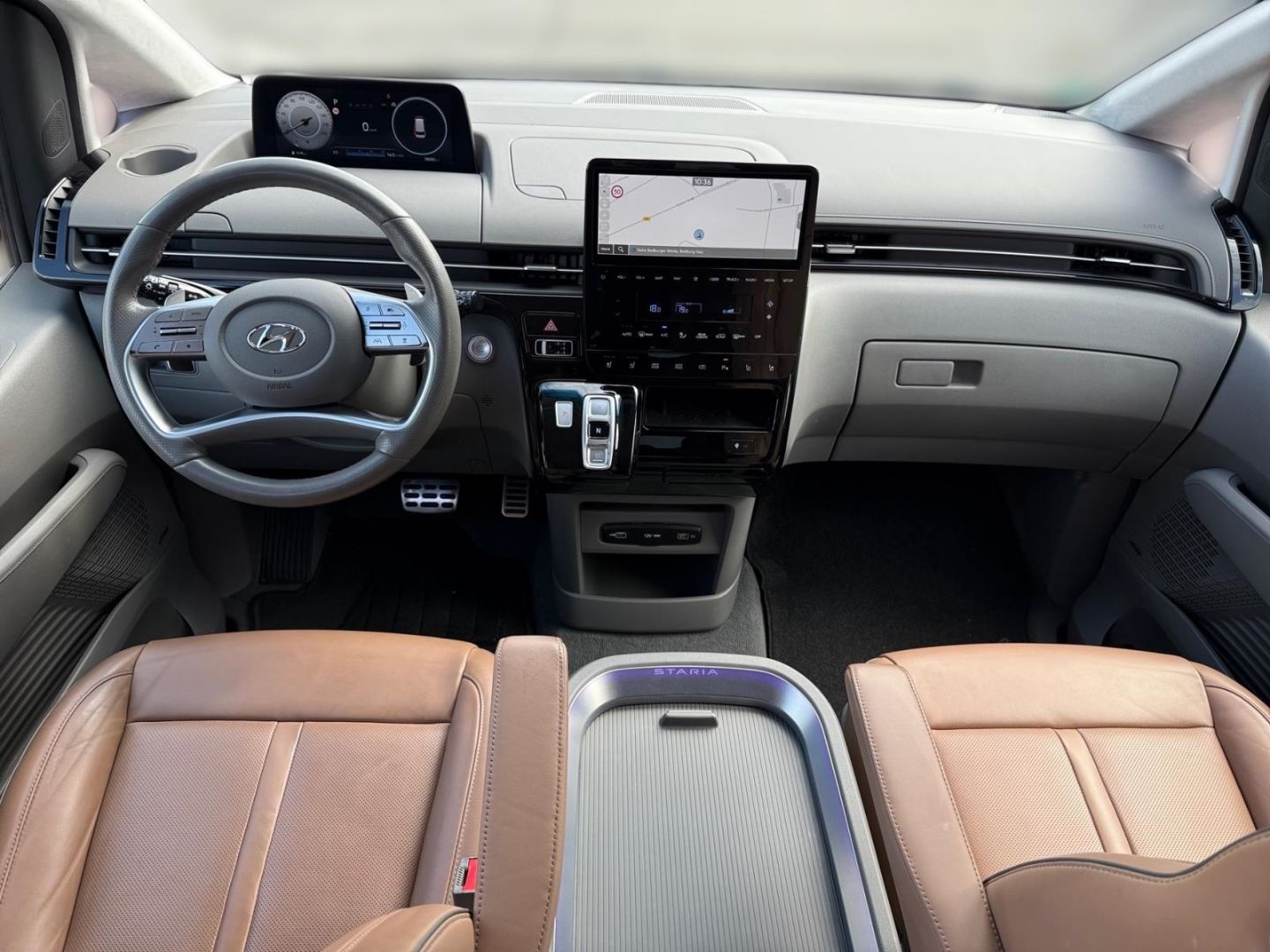 Fahrzeugabbildung Hyundai STARIA Signature 2.2 CRDi 7-Sitzer BOSE+AHK+360°