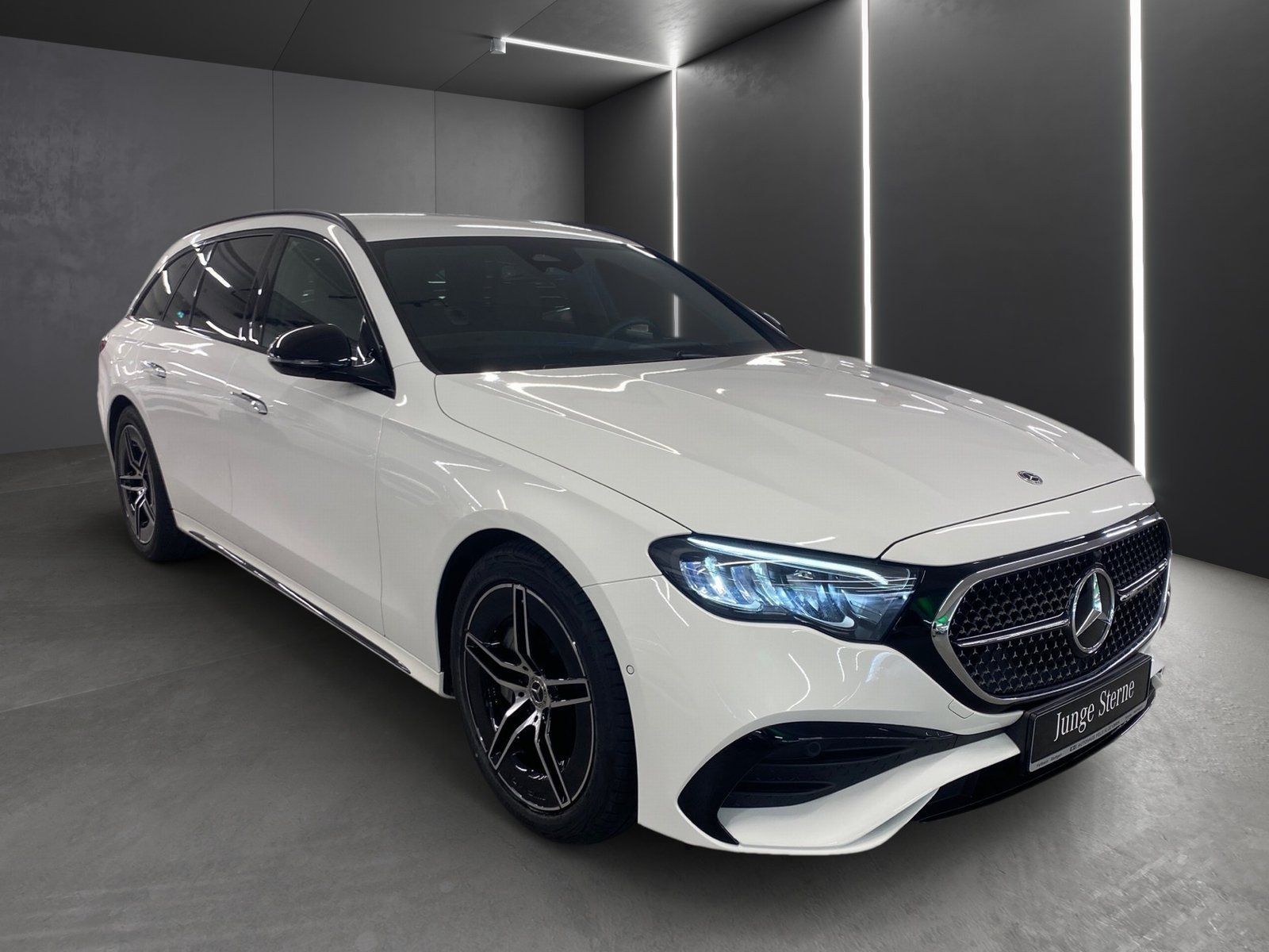 Fahrzeugabbildung Mercedes-Benz E 200 T AMG*AHK*Night*Distro*Totwink*LED*CarPlay