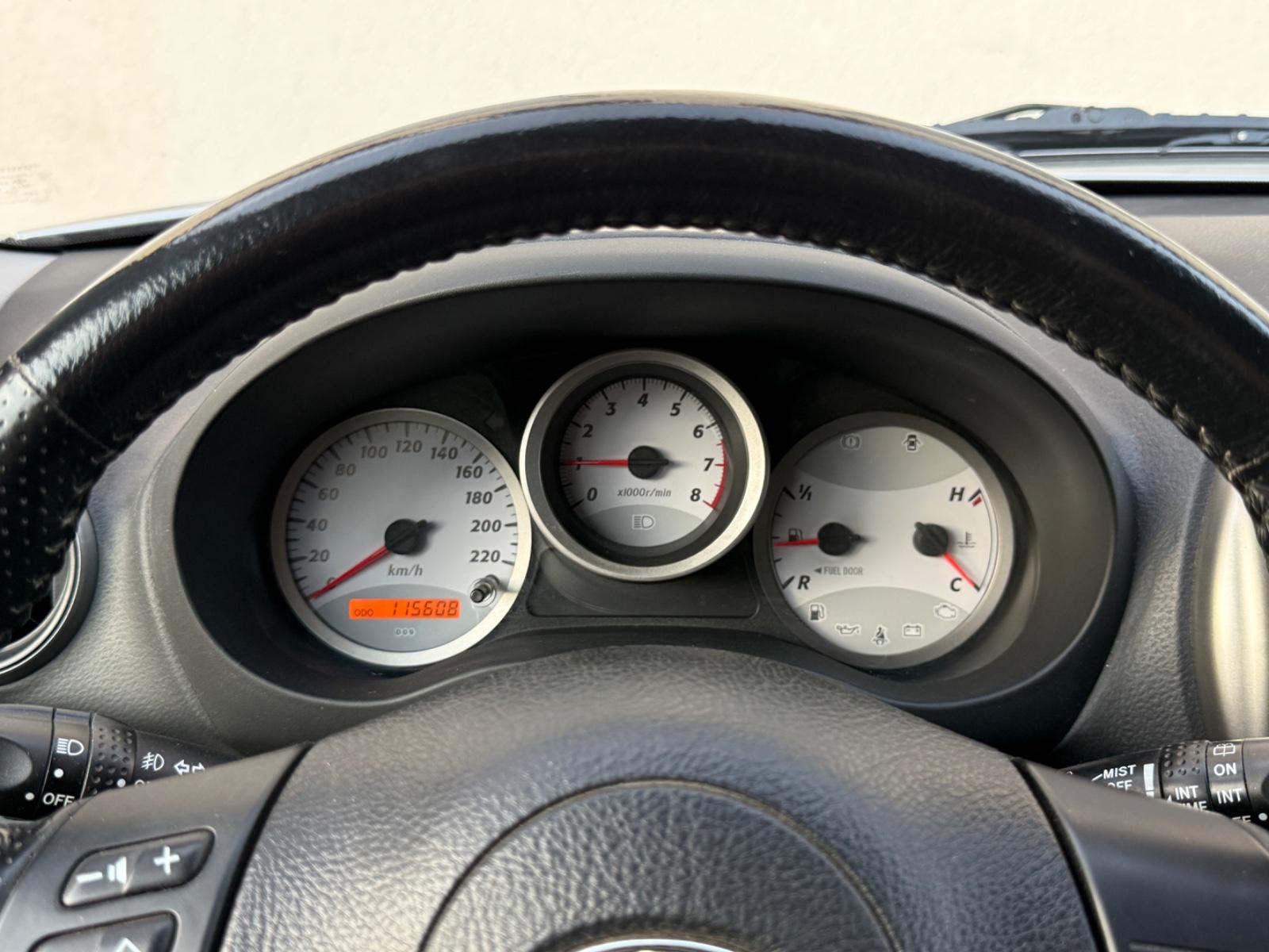 TOYOTA RAV4 - 2.0 150 CV - 4x4 - BVM - VOLANT EN CUIR