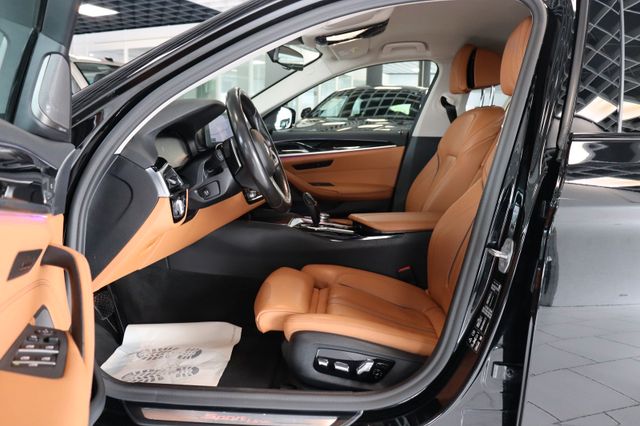 Fahrzeugabbildung BMW 530 d xDrive Sport Line|1HAND|VIRTUAL|LED|KAMERA