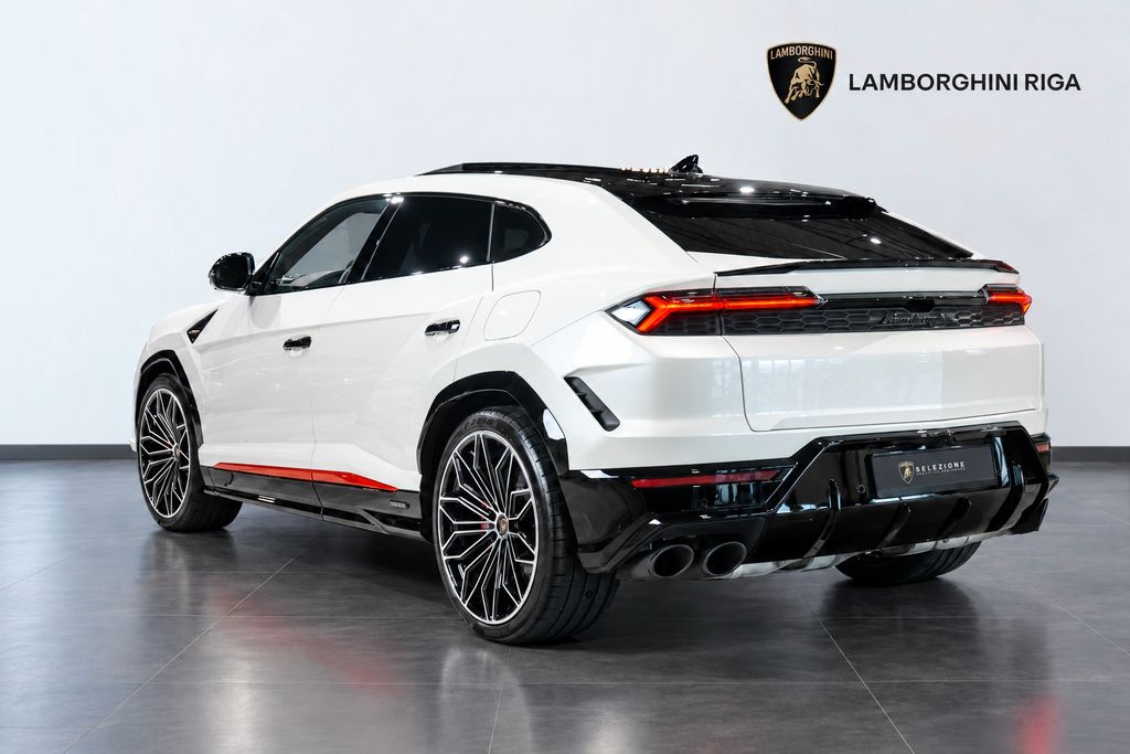 LAMBORGHINI Urus 2025