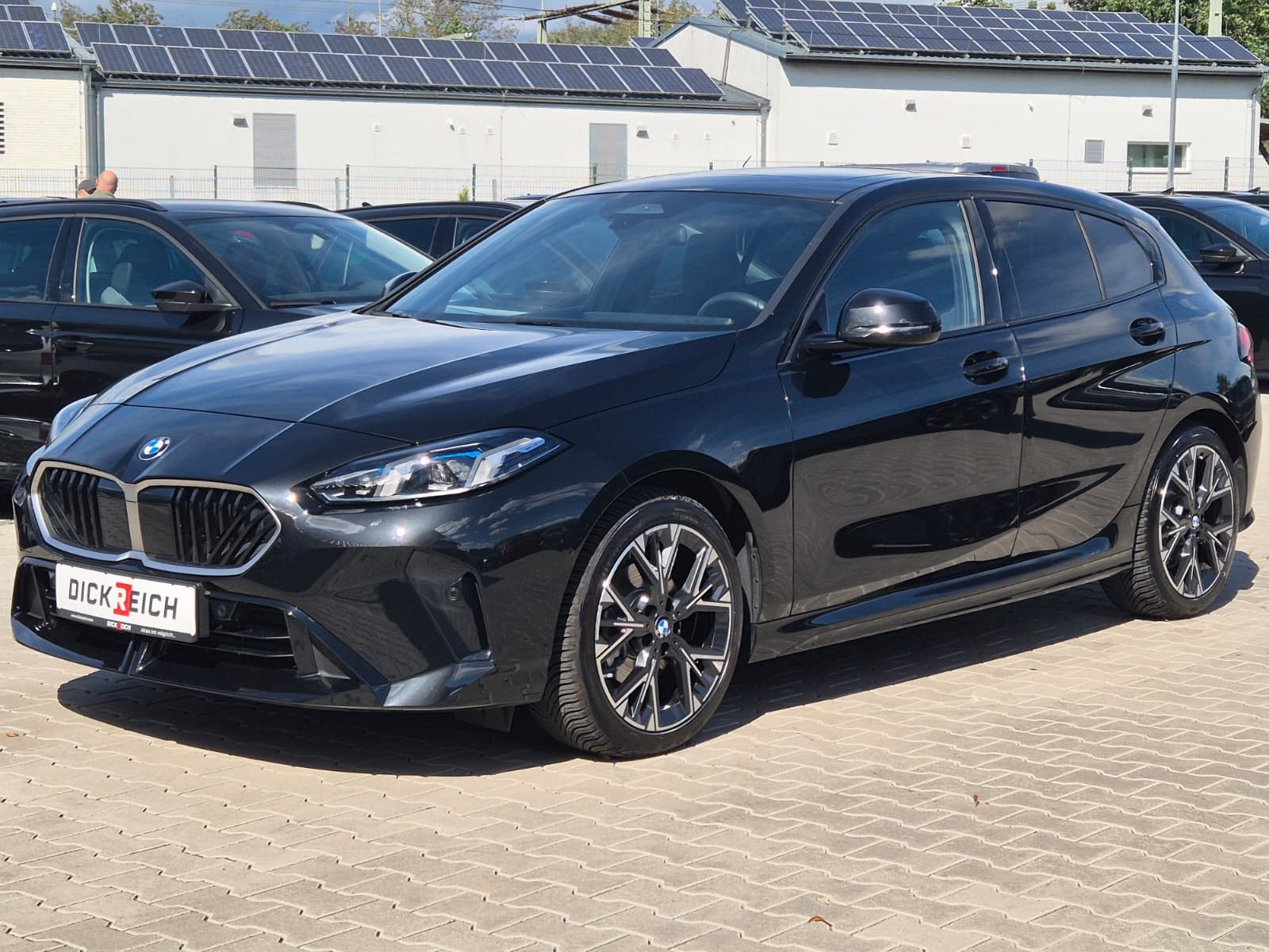 Fahrzeugabbildung BMW 120 i M Sport Adaptiv LED*PANO*AHK*M Alcantara