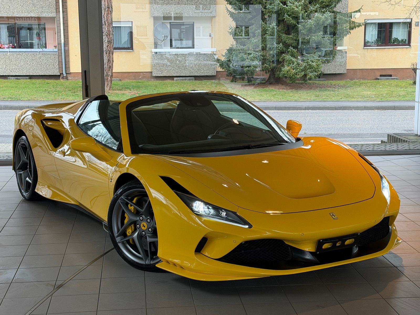 Fahrzeugabbildung Ferrari F8 Spider /LIFT/KAMERA/CARBON-LED-LENK./MEMORY