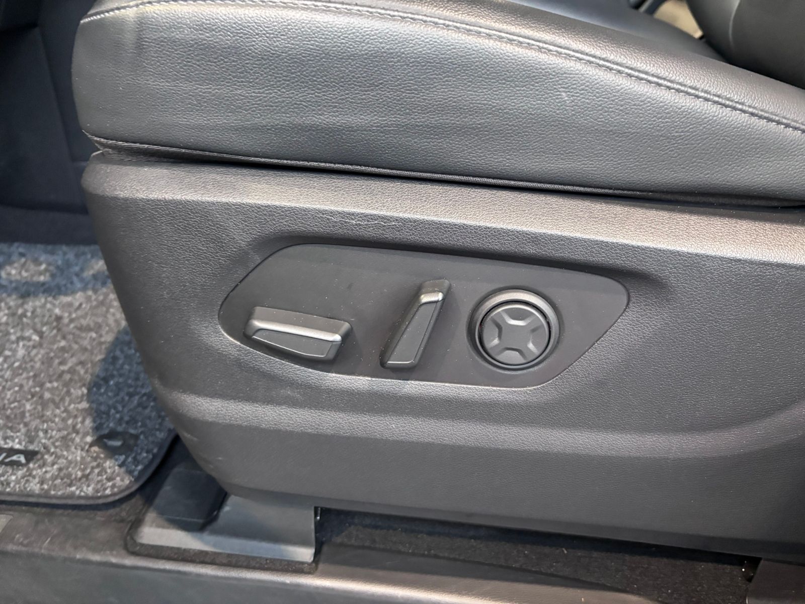 Fahrzeugabbildung Hyundai STARIA Trend 2WD SHZ LED NAVI ALU