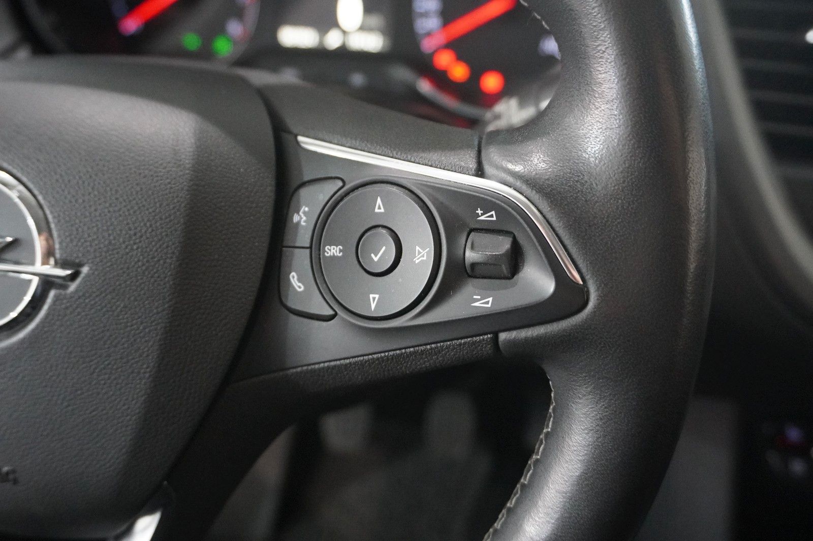 Fahrzeugabbildung Opel Grandland 1.5D ELEGANCE NAVI/LED/KAMERA/SPORT/SH
