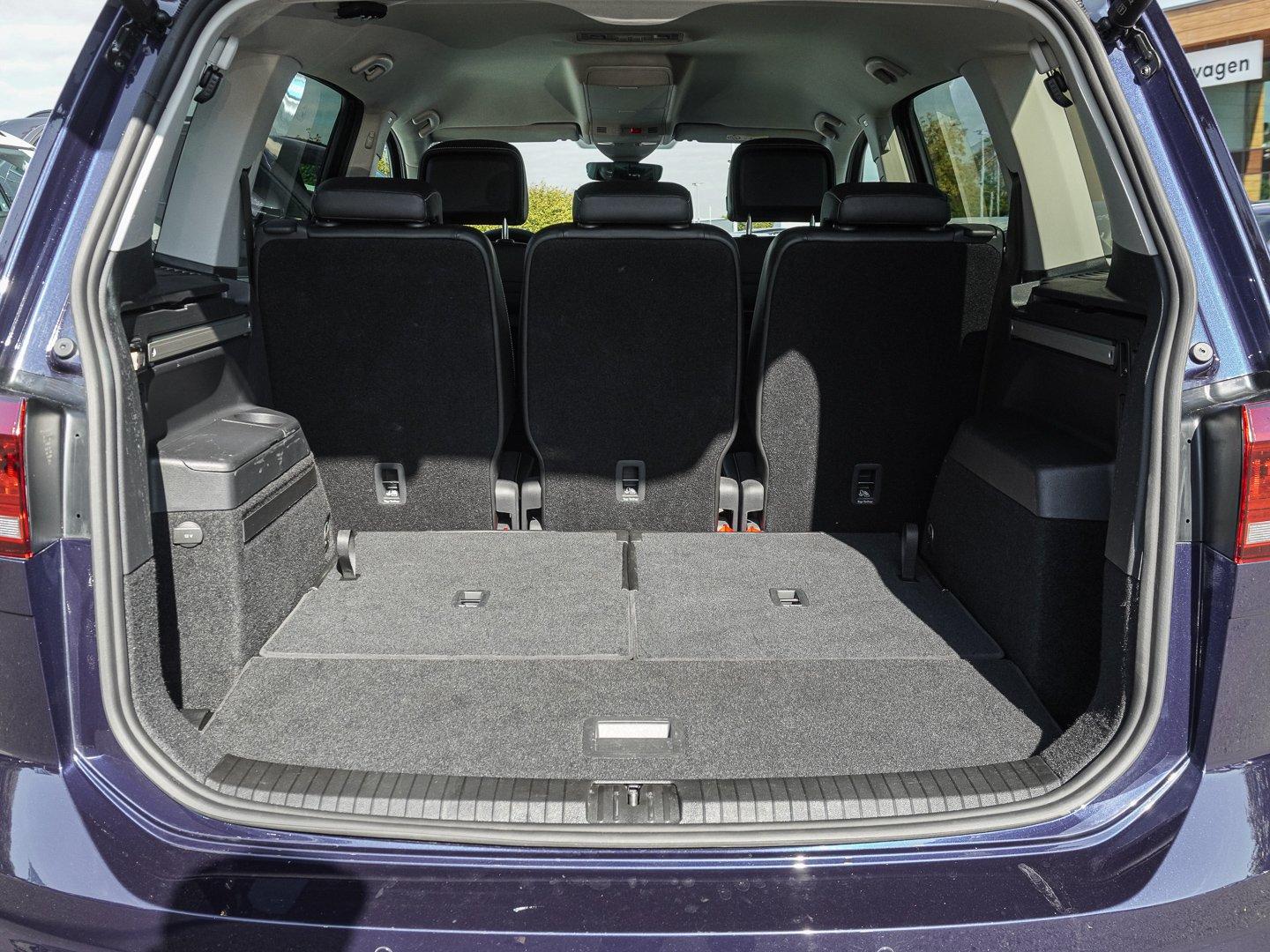 Volkswagen Touran 2.0 TDI DSG Energy 7 SITZE MATRIX AHK NAV