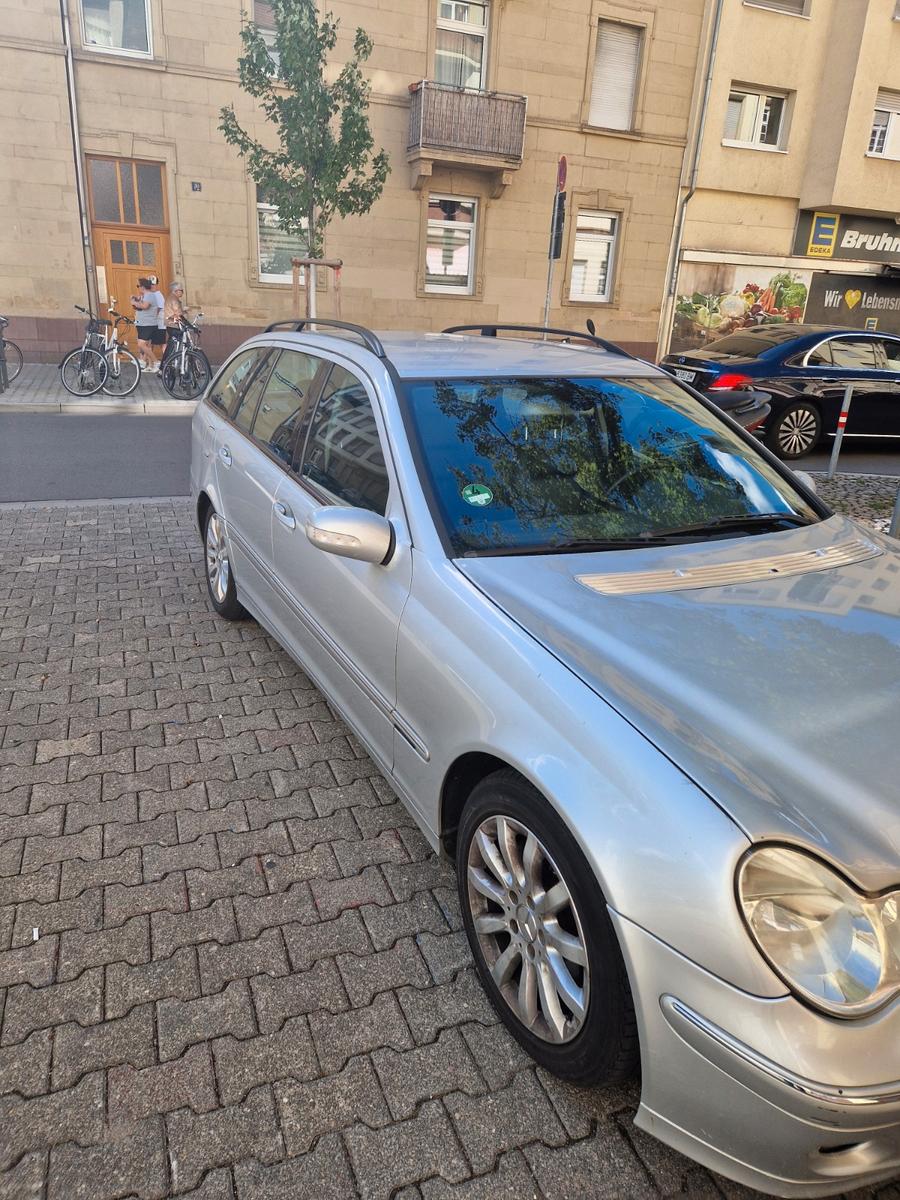 Mercedes-Benz C220 2005 — rear view