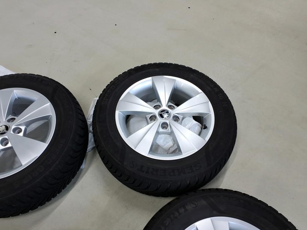 Skoda Octavia Combi Ambition 4x4 2.0 TDI DSG PDC*Tempo