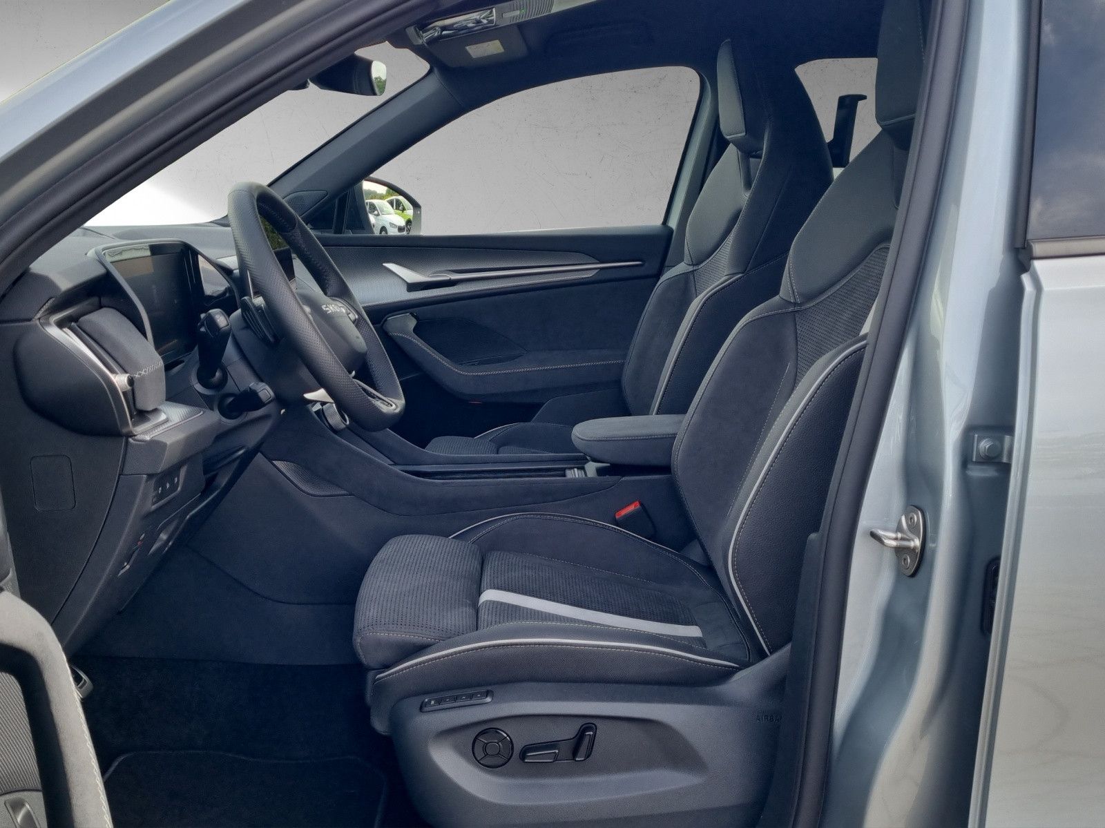 Fahrzeugabbildung SKODA Kodiaq 1.5 TSI iV Sportline AHK Fahrassi+Info