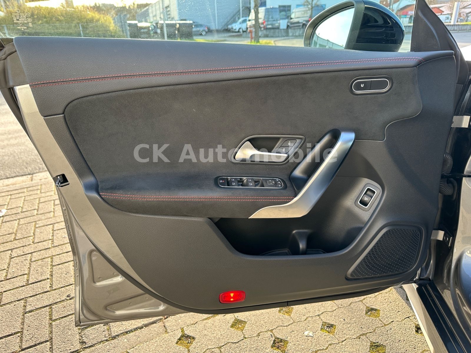 Fahrzeugabbildung Mercedes-Benz CLA 200 AMG-Line/Night-Paket/Navi/LED/AHK