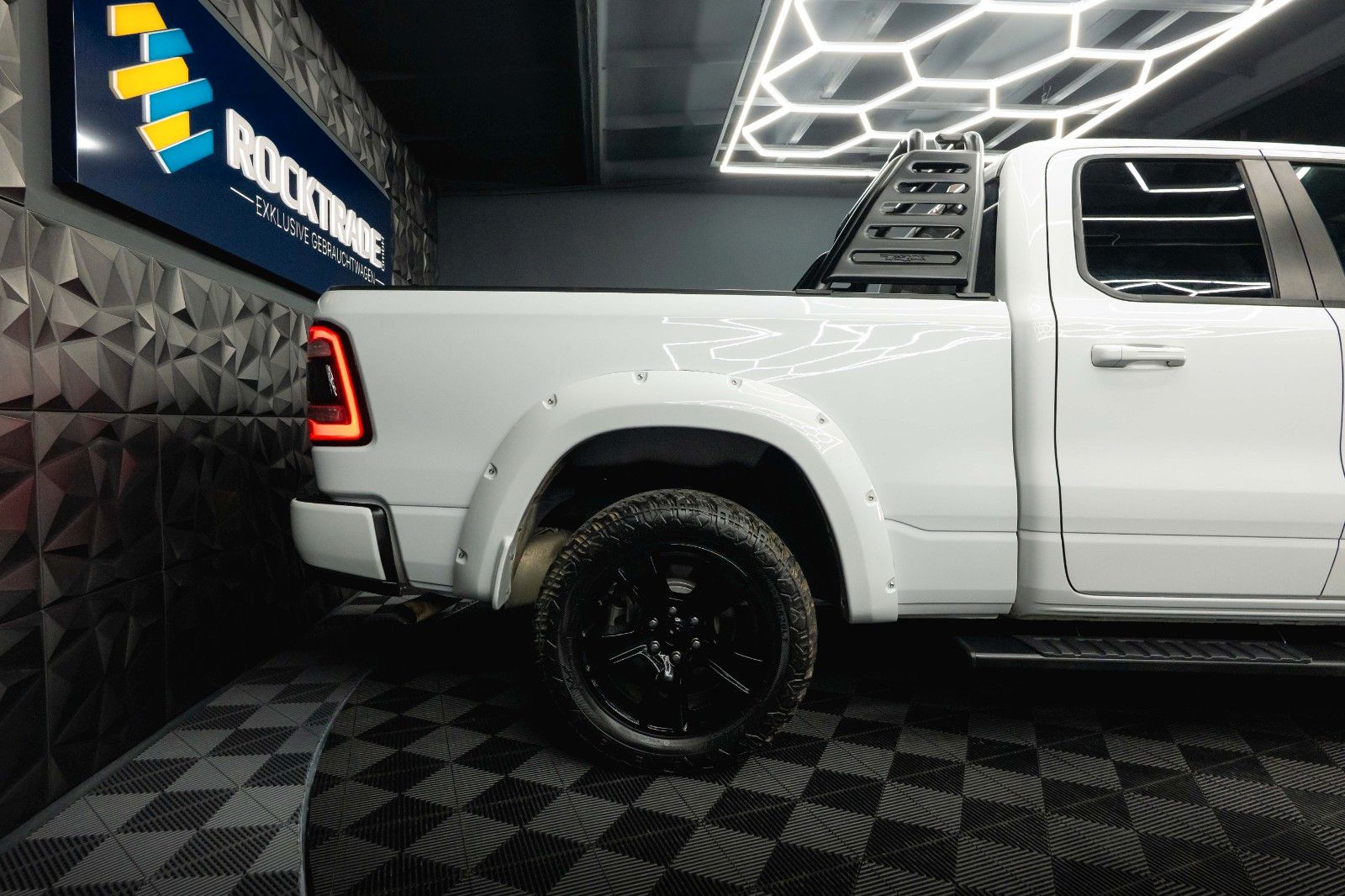 Fahrzeugabbildung Dodge RAM 5.7 V8 HEMI 4x4 OFFROAD LONGBED Limited 19%