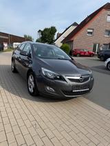 Opel Astra J Sports Tourer Sport - Opel Astra aus 2011: Sports Tourer