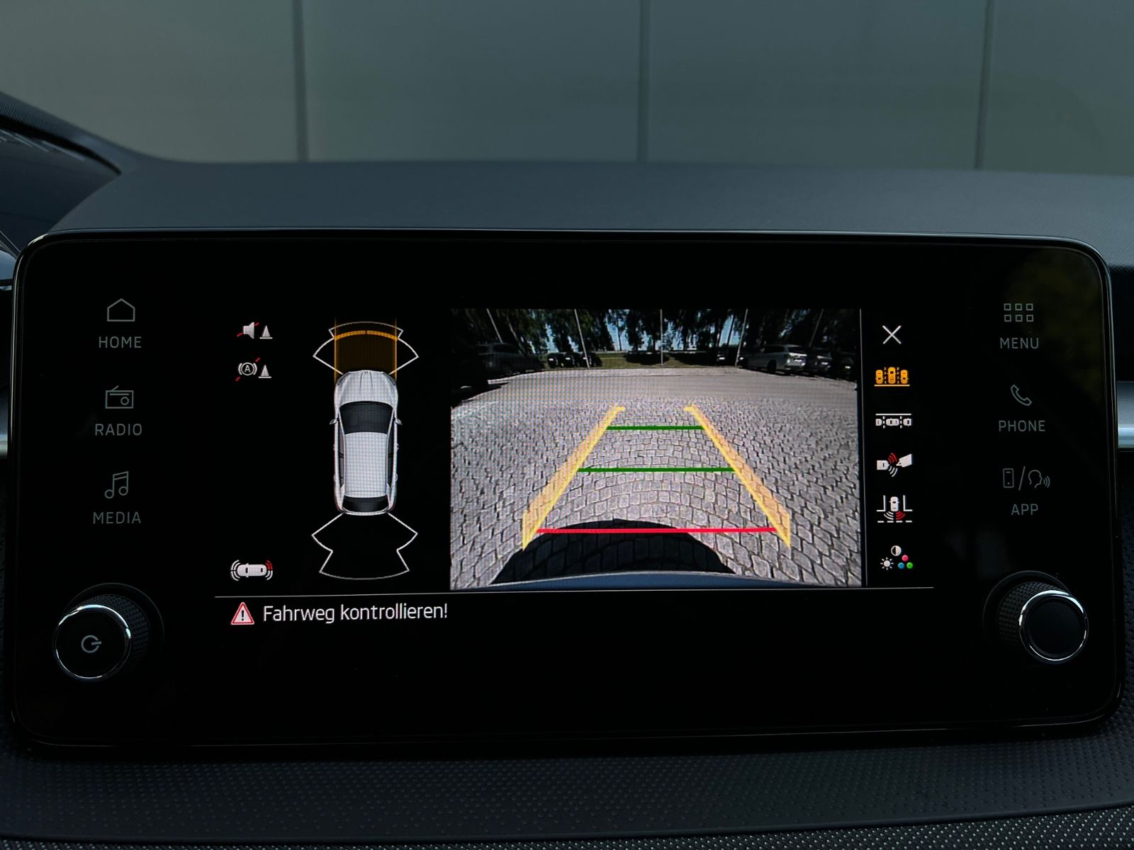 Fahrzeugabbildung SKODA Fabia Selection Tour 1.0 TSI *Vorb. AHK, LED, Ka