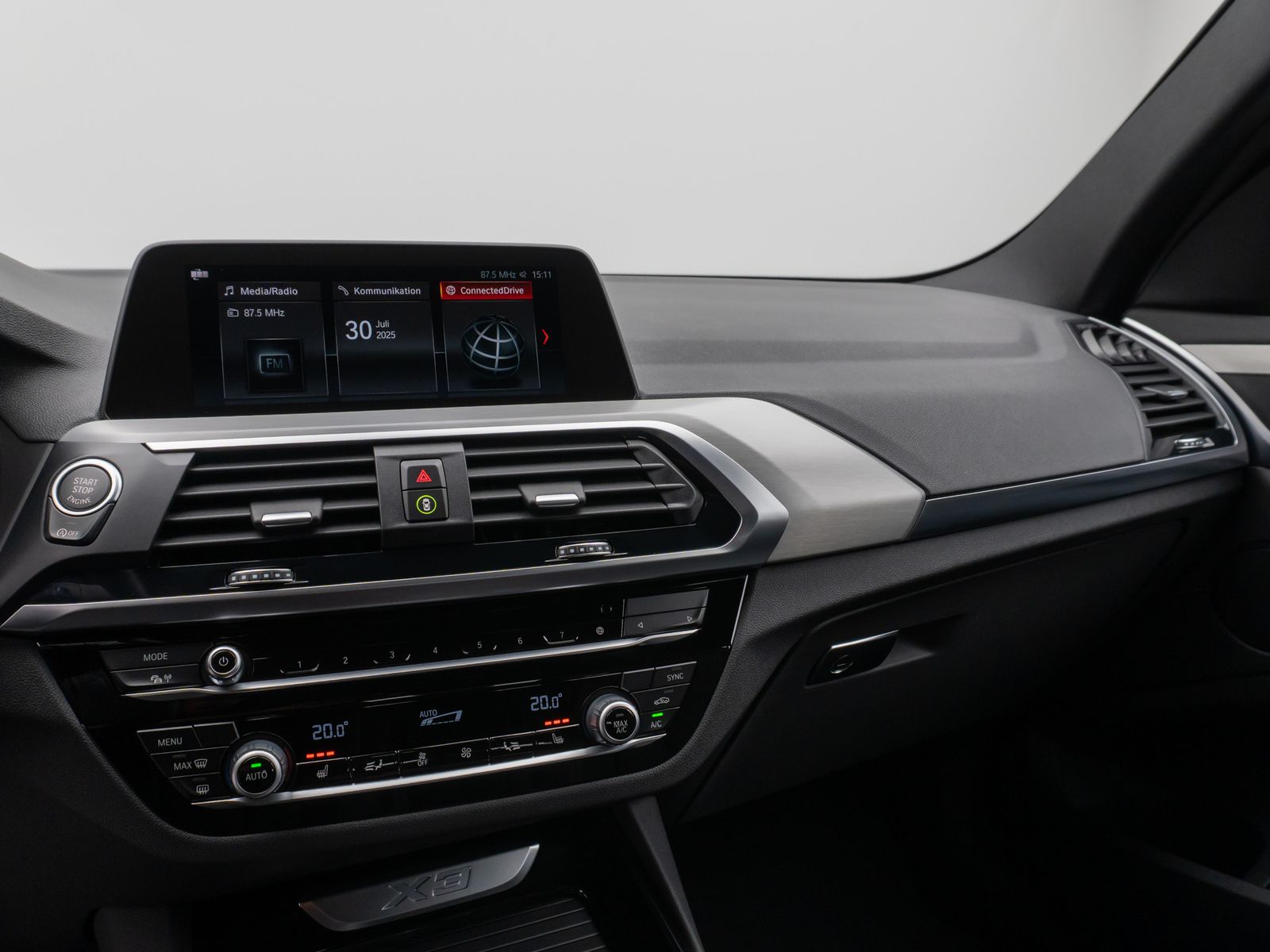 Fahrzeugabbildung BMW X3 xD20i ADVANTAGE DAB GeschwindigReg PDC Leder