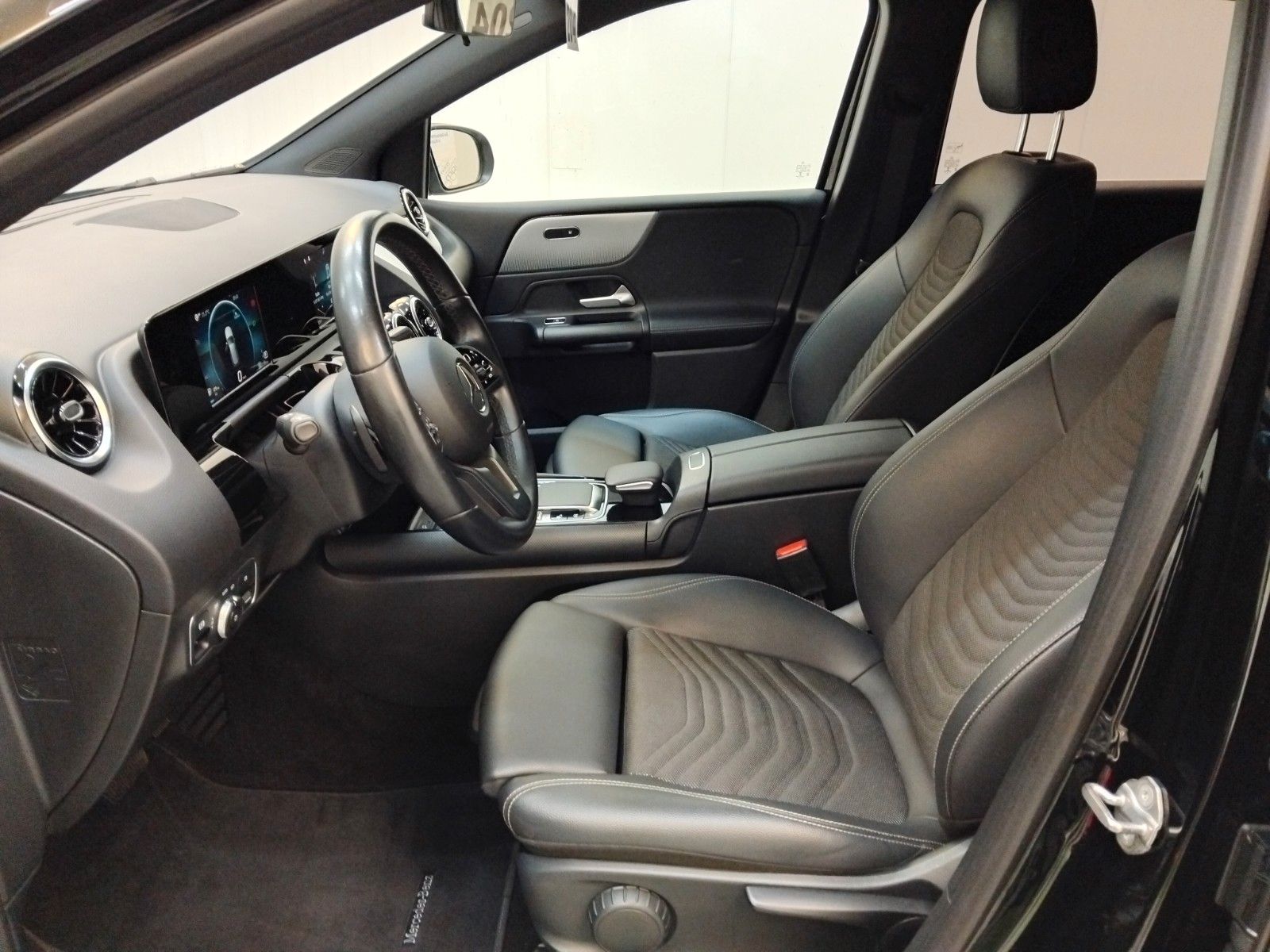 Mercedes-Benz B 180 (06/2026, Benzin)