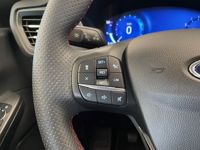 Fahrzeugabbildung Ford Kuga ST-Line X 1.5 Kamera totWinkelASS LED