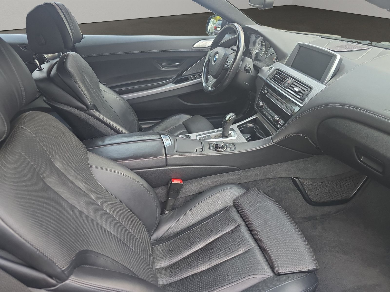 Fahrzeugabbildung BMW 650i Cabrio M-PAKETT,B&O,360,SOFT CLOSE,MASSAGE