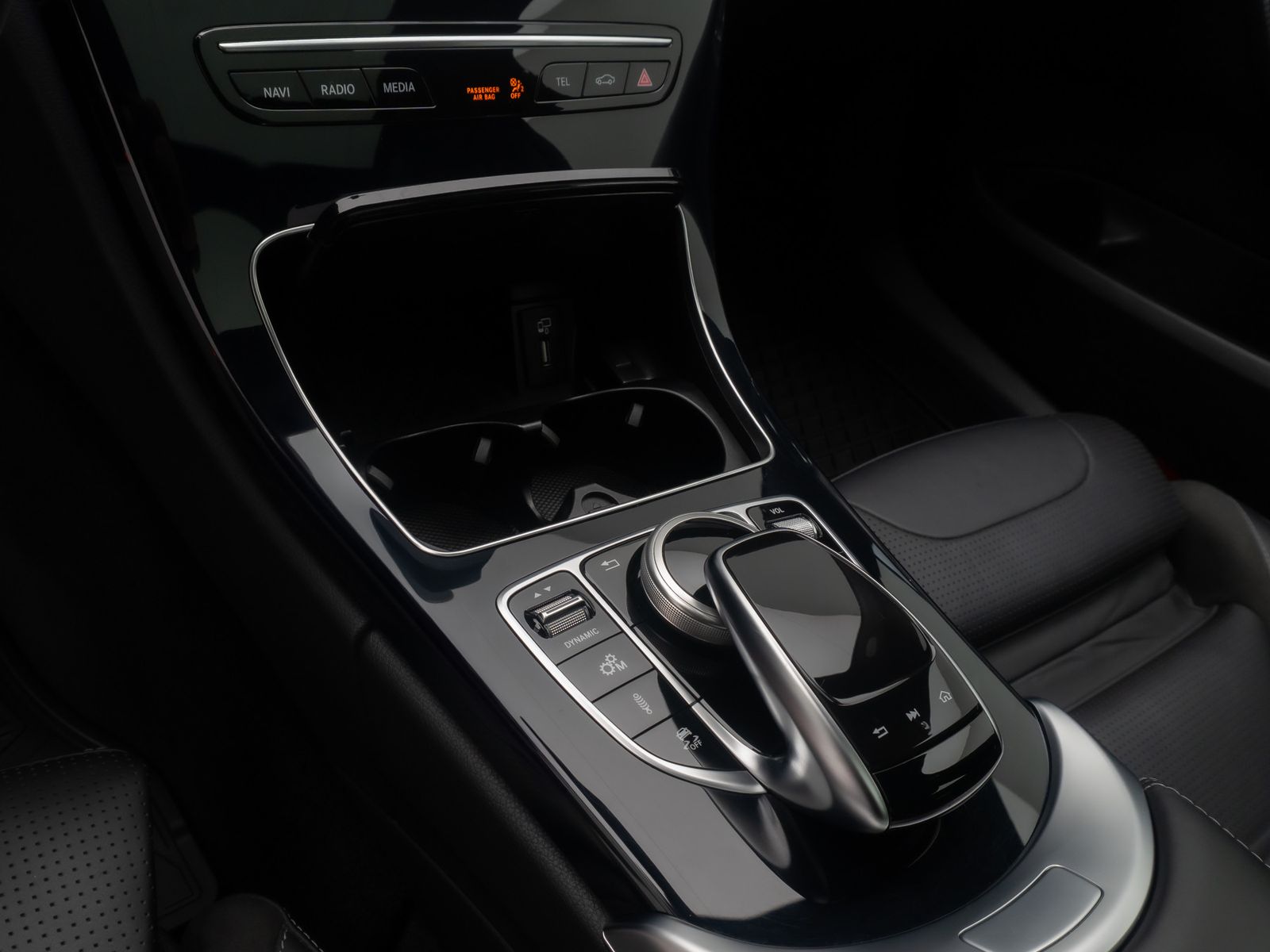 Fahrzeugabbildung Mercedes-Benz C 63 AMG Panorama DAB Burmester Komfort Voll