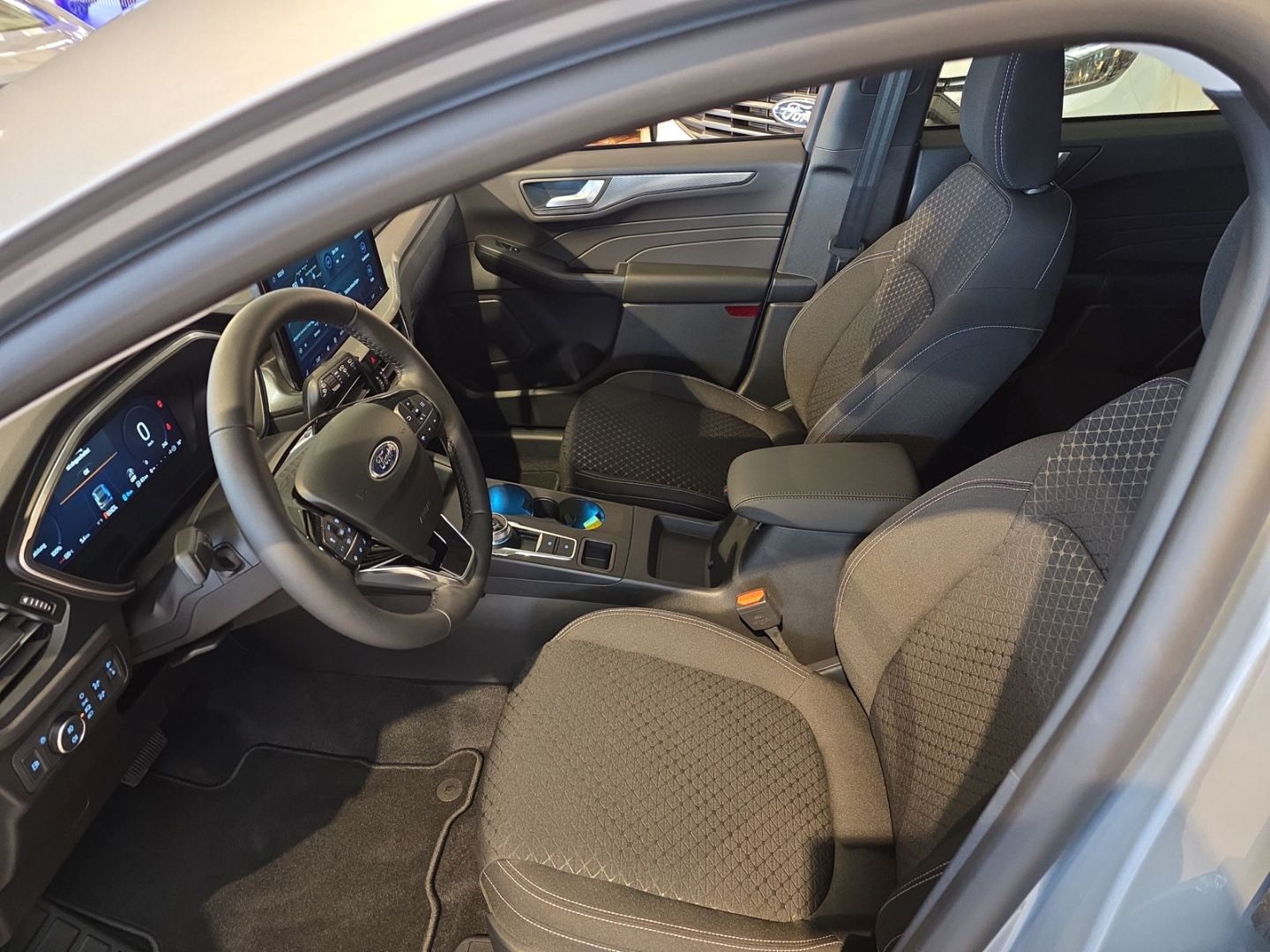 Fahrzeugabbildung Ford Kuga PHEV Navi Digitales Cockpit Ganzjahresreife