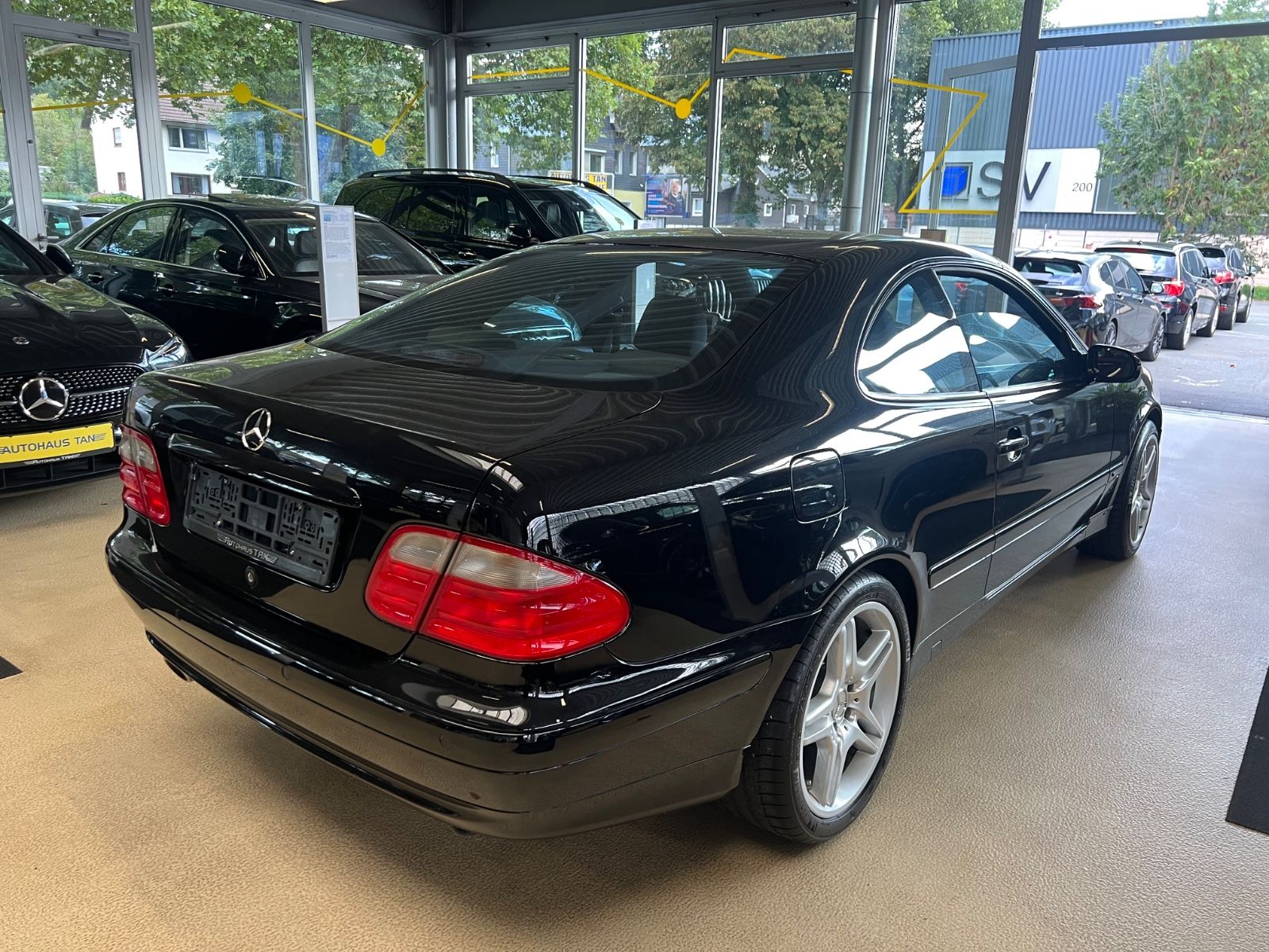 Fahrzeugabbildung Mercedes-Benz CLK 320 AVANTGARDE * 1.HAND *