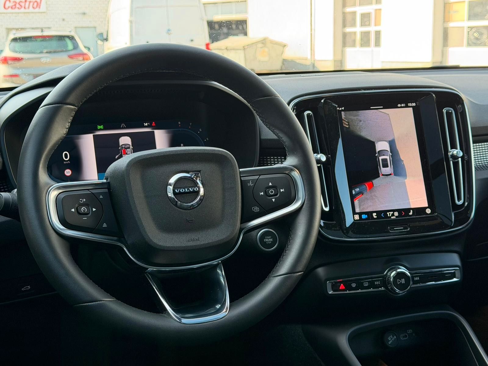 Fahrzeugabbildung Volvo XC40 B4 AWD Ultimate Dark*PANO*STDHZG*360°*ACC