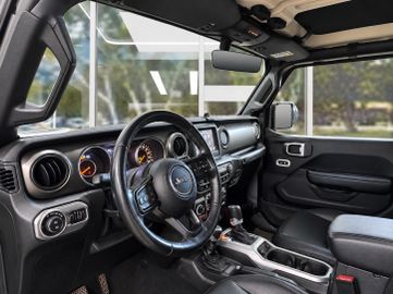 Jeep Wrangler - 10